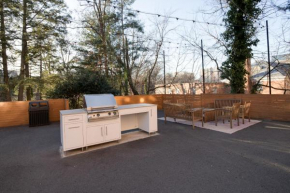 Feel Like at Home From Arlington in This Stylish Apt